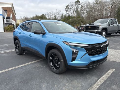 New 2026 Chevrolet Trax LT w/ Midnight Edition image 3