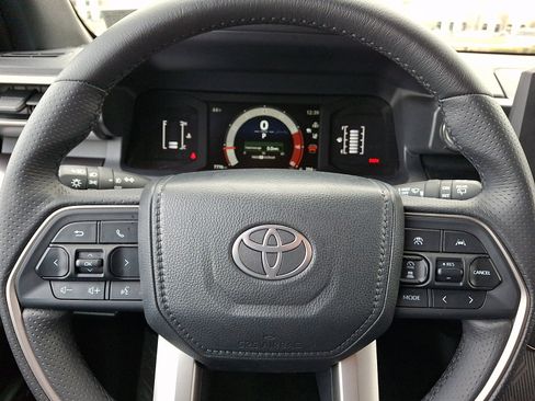 Used 2025 Toyota 4Runner SR5 image 18