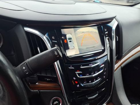 Used 2016 Cadillac Escalade ESV Luxury image 16