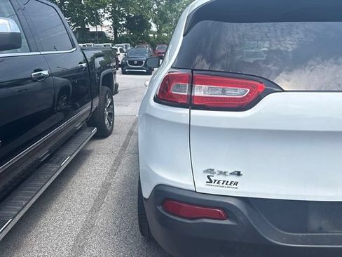 Used 2016 Jeep Cherokee Limited AWD/4WD image 11