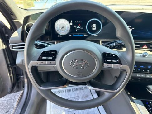 Used 2024 Hyundai Elantra SEL FWD image 20