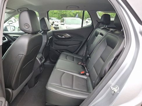 Used 2024 GMC Terrain SLT AWD/4WD image 10