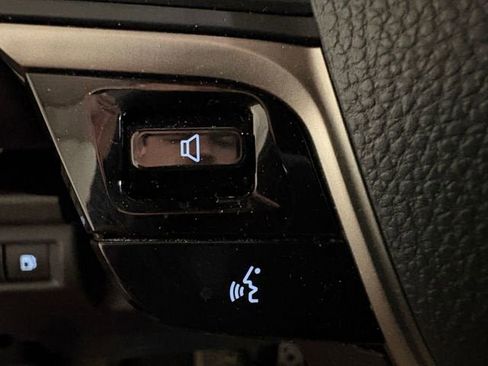 Used 2025 Toyota Camry SE FWD image 10