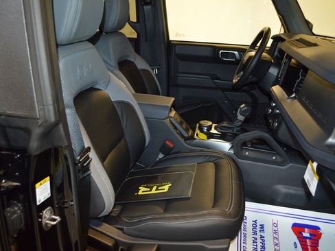 New 2025 Ford Bronco Badlands image 11