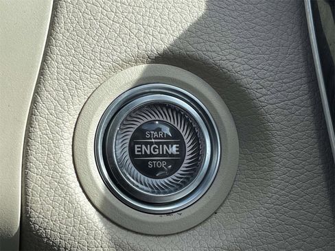 Used 2019 Mercedes-Benz C 300 Sedan image 27