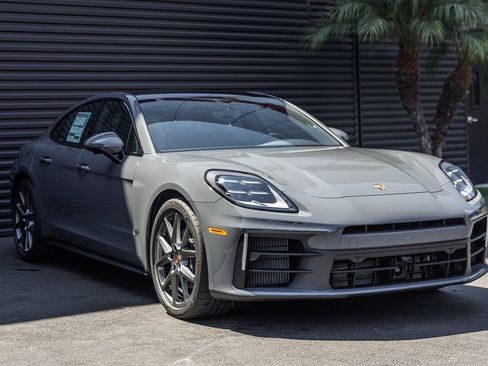 Used 2025 Porsche Panamera image 6
