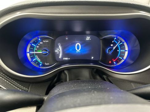 Used 2024 Chrysler Pacifica Limited FWD image 11