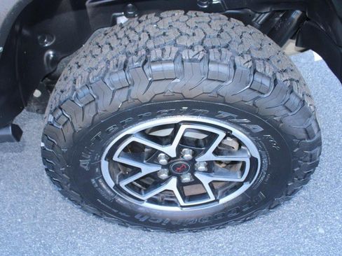 Used 2024 Jeep Wrangler Unlimited Rubicon AWD/4WD image 7