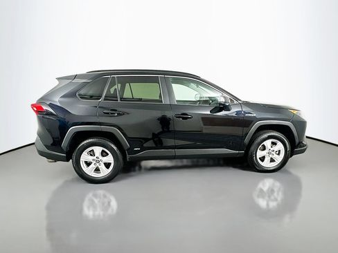 Used 2021 Toyota RAV4 LE AWD/4WD image 4