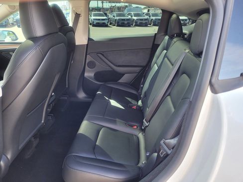 Used 2025 Tesla Model Y Long Range image 13