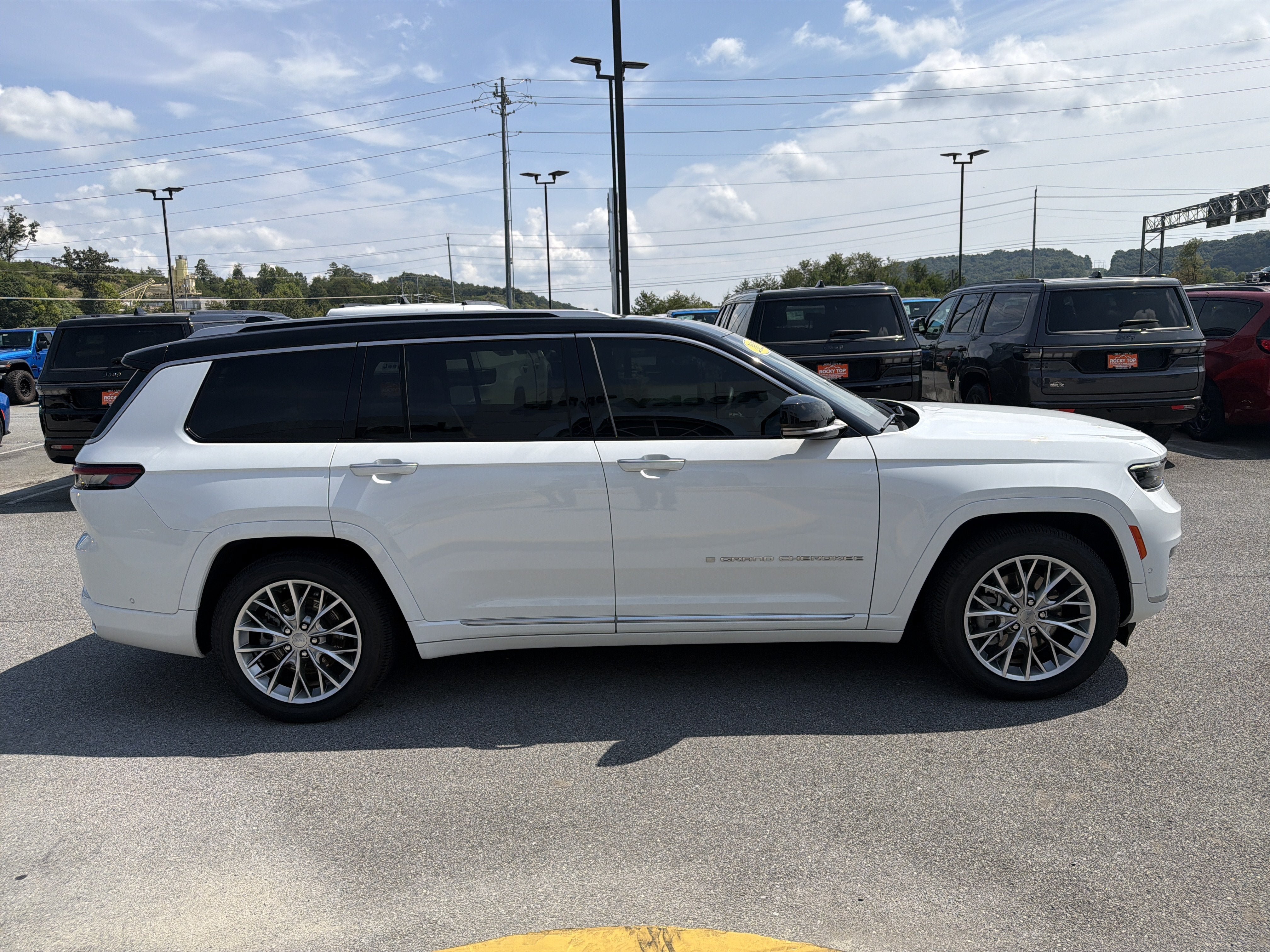 Used 2022 Jeep Grand Cherokee L Summit w/ Advanced Protech Group IV AWD/4WD image 6