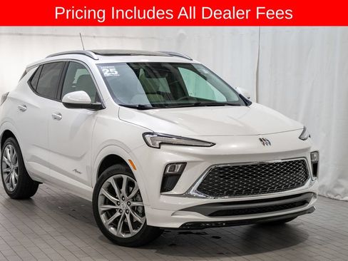 Used 2025 Buick Encore GX Avenir w/ Avenir Convenience Package FWD image 1