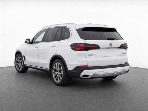 Used 2024 BMW X5 xDrive40i w/ Parking Assistance Package AWD/4WD image 32