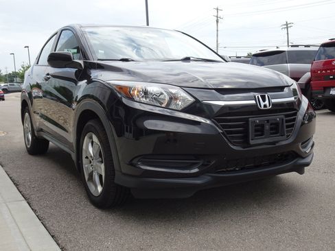 Used 2018 Honda HR-V LX image 6