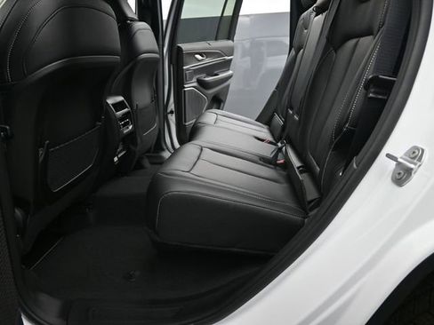 New 2025 Jeep Grand Cherokee Limited w/ Luxury Tech Group II AWD/4WD image 13