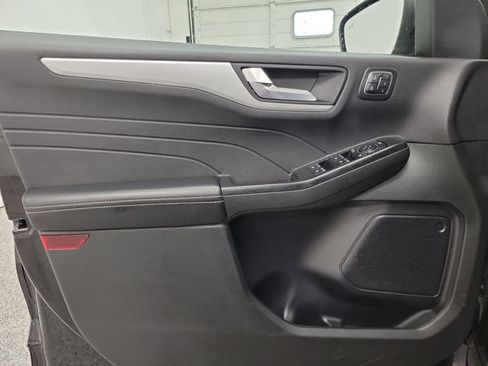 Certified 2025 Ford Escape Platinum AWD/4WD image 16