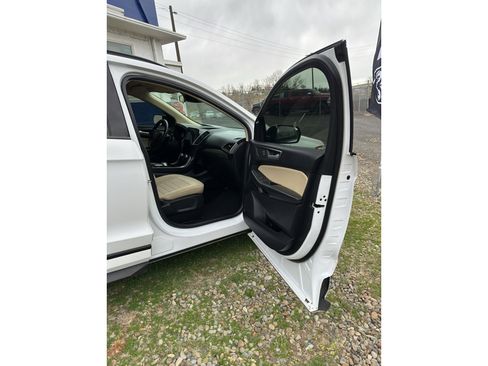 Used 2022 Ford Edge SE w/ Black Appearance Package image 12