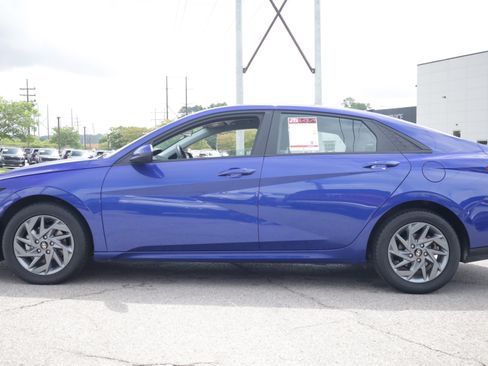 Used 2024 Hyundai Elantra SEL FWD image 2