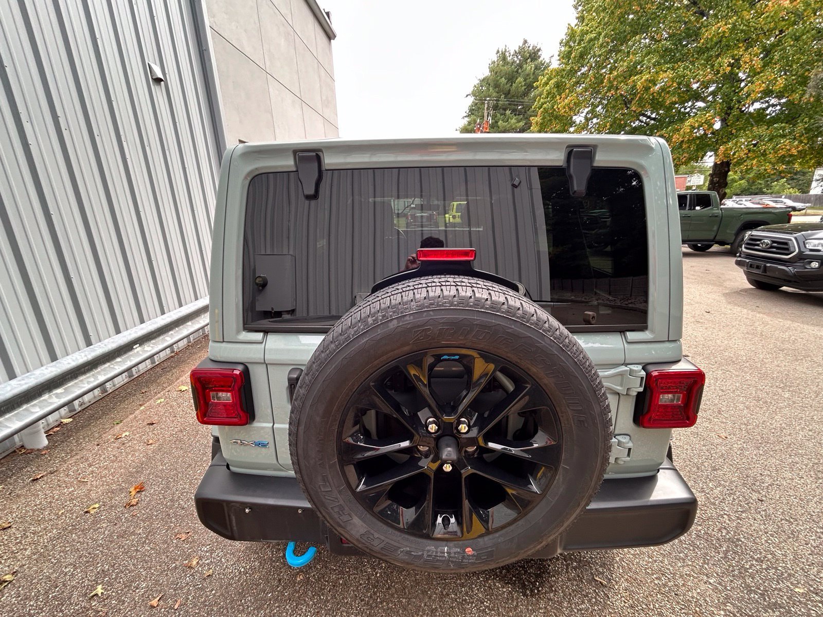 Used 2023 Jeep Wrangler Unlimited Sahara w/ Cold Weather Group AWD/4WD image 6