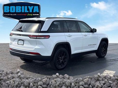 Used 2024 Jeep Grand Cherokee Altitude AWD/4WD image 3
