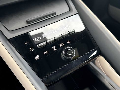Used 2025 Porsche Macan Electric RWD image 20