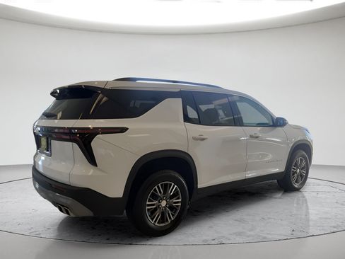 New 2026 Chevrolet Traverse LT w/ LPO, Floor Liner Package FWD image 3