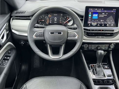 Used 2023 Jeep Compass Limited image 17