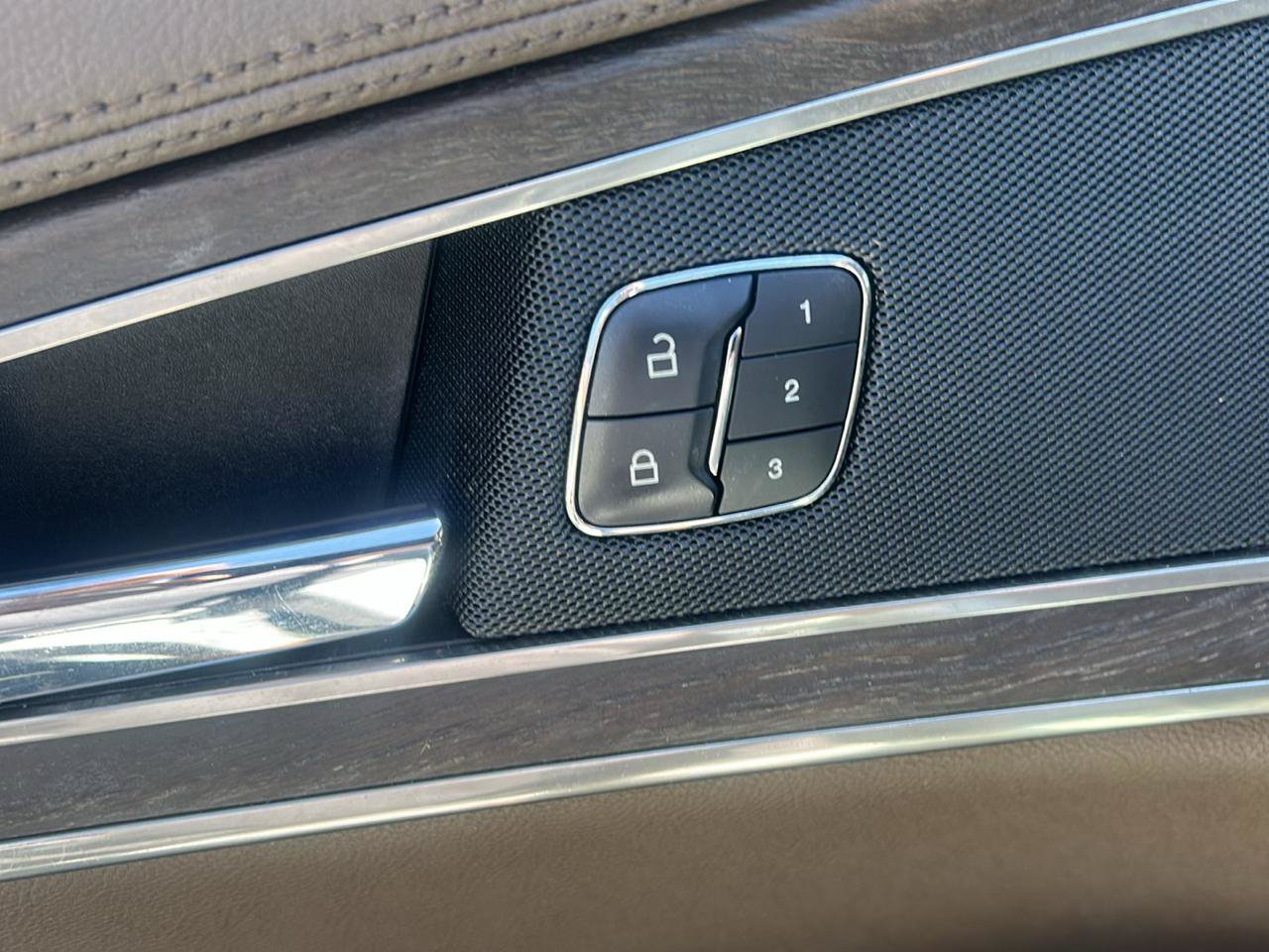 Used 2016 Lincoln MKX Reserve w/ Driver Assistance Package FWD image 15