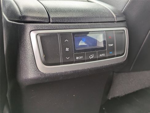 Used 2016 Toyota Highlander XLE FWD image 18