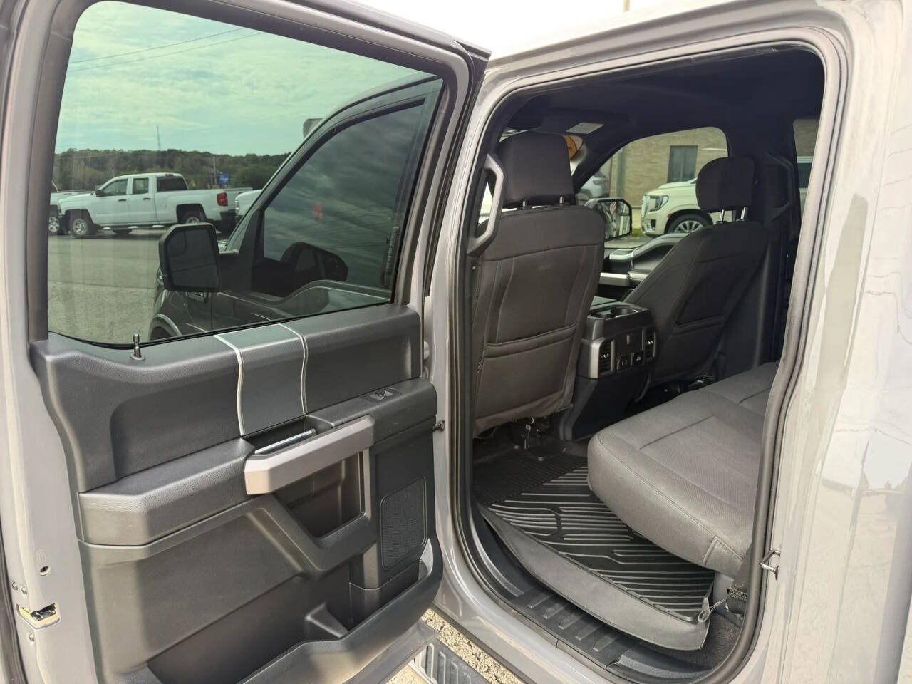 Used 2020 Ford F150 XLT w/ Equipment Group 302A Luxury AWD/4WD image 19