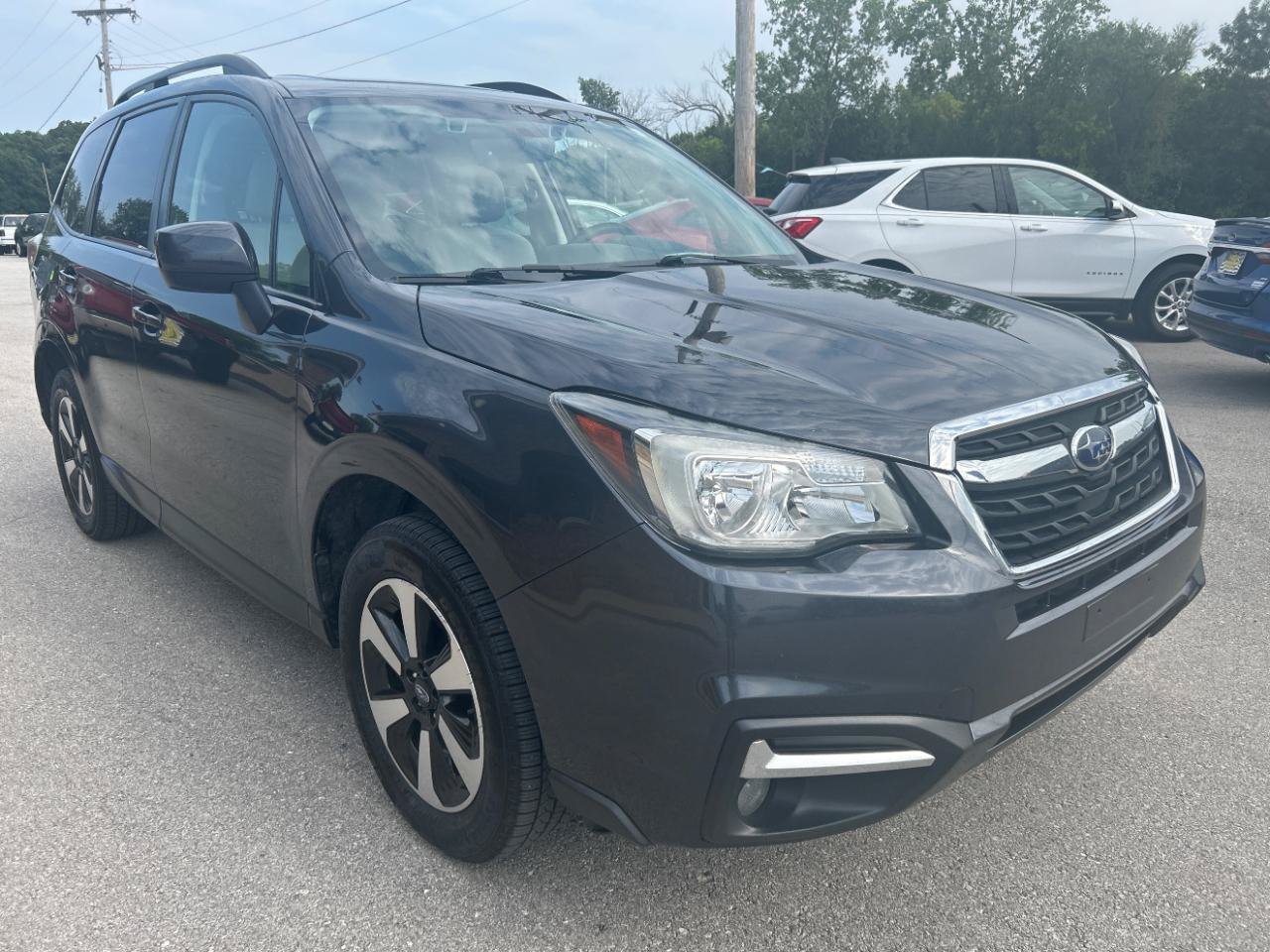Used 2017 Subaru Forester 2.5i Premium AWD/4WD image 3