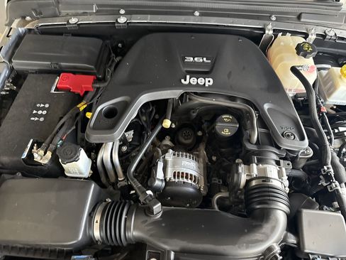 Used 2020 Jeep Gladiator Overland image 7