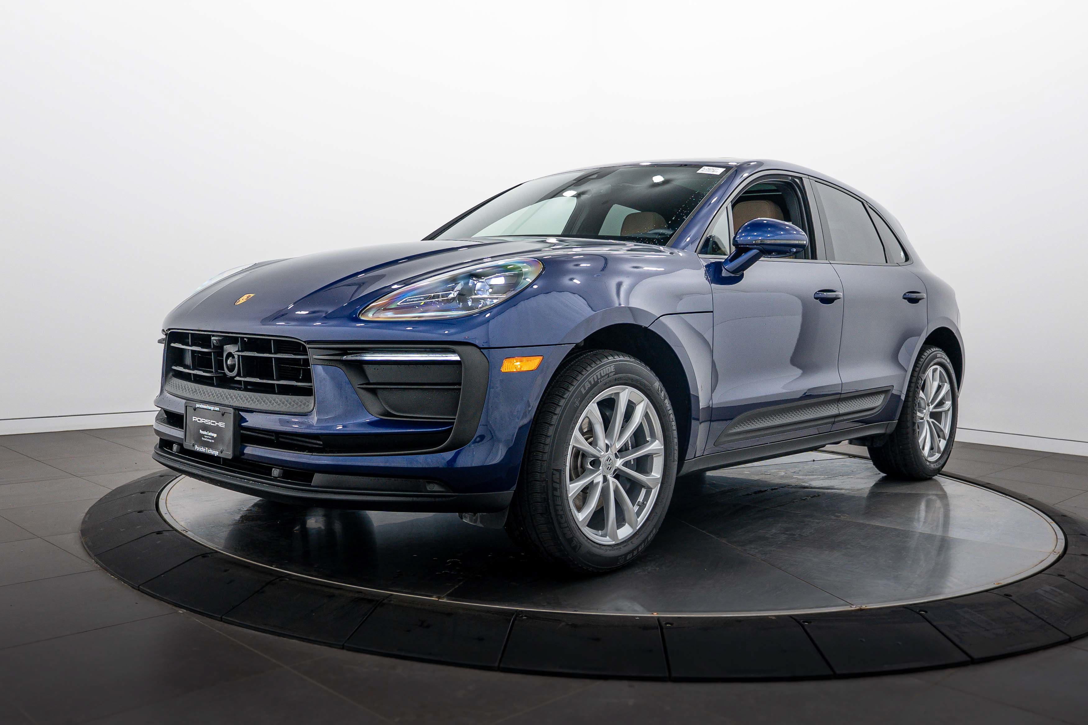 Certified 2026 Porsche Macan AWD/4WD image 1