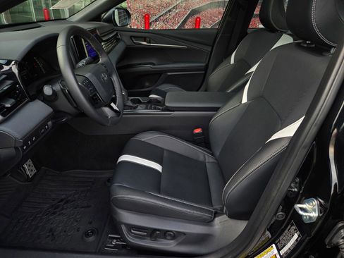 Certified 2025 Toyota Camry SE w/ Convenience Package image 15