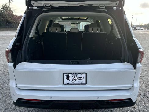 New 2026 Lincoln Navigator L Reserve image 19