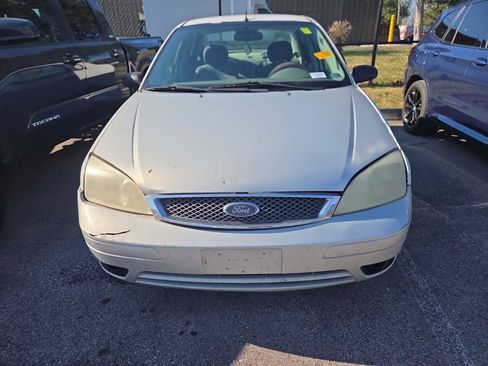 Used 2005 Ford Focus ZX4 Sedan image 9
