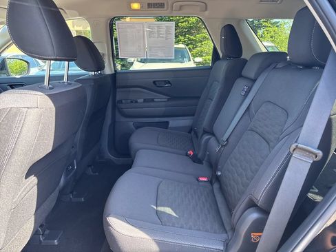 Used 2025 Nissan Pathfinder SV AWD/4WD image 13