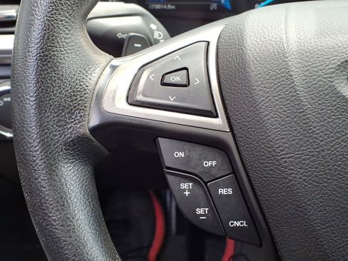 Used 2018 Ford Fusion SE w/ Fusion SE Technology Package FWD image 18