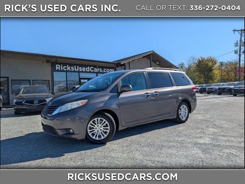 Used 2012 Toyota Sienna Limited image 1