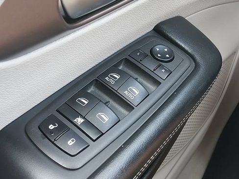 Used 2022 Chrysler Voyager LX FWD image 25