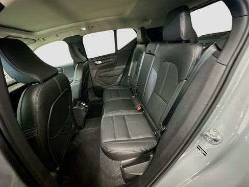 Used 2025 Volvo XC40 B5 Core image 30