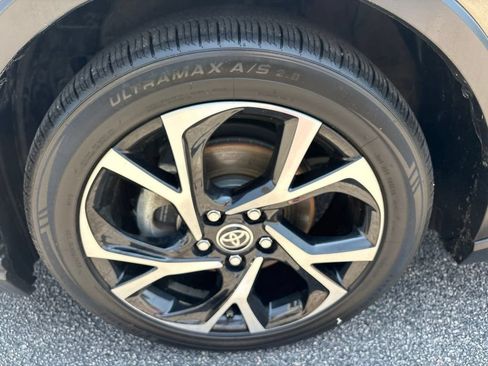 Used 2021 Toyota C-HR XLE FWD image 10