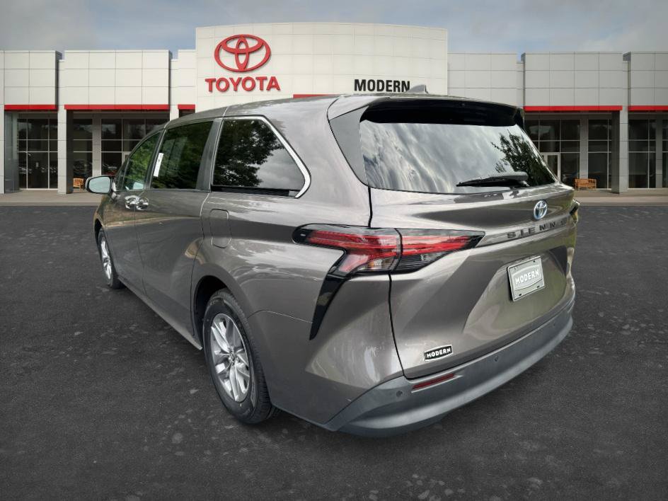 Certified 2022 Toyota Sienna XLE FWD image 7