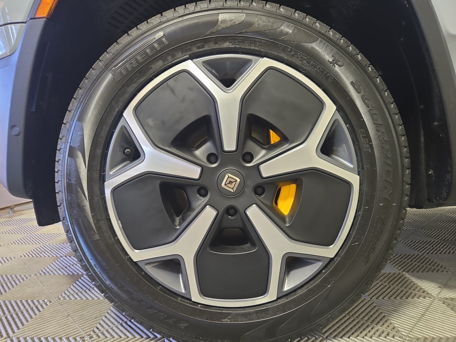 Used 2024 Rivian R1S Adventure Quad AWD/4WD image 9
