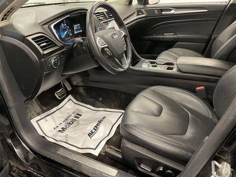 Used 2018 Ford Fusion Titanium image 4
