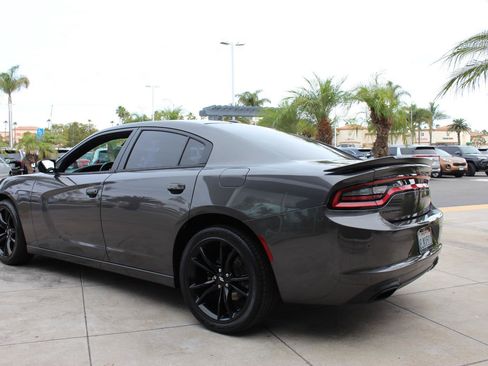 Used 2018 Dodge Charger SXT w/ Blacktop Package image 6