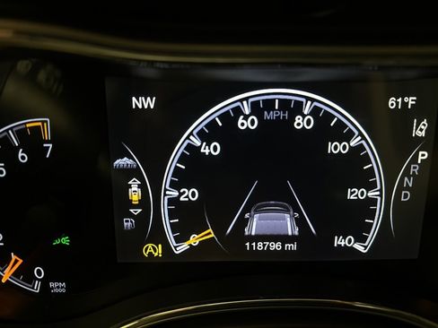 Used 2017 Jeep Grand Cherokee Overland w/ Jeep Active Safety Group image 4