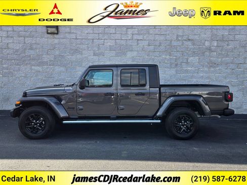 Used 2023 Jeep Gladiator Sport AWD/4WD image 2