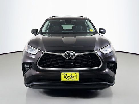 Used 2022 Toyota Highlander Limited AWD/4WD image 2