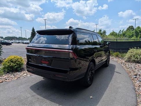 Used 2025 Lincoln Navigator Reserve w/ Jet Appearance Package AWD/4WD image 4